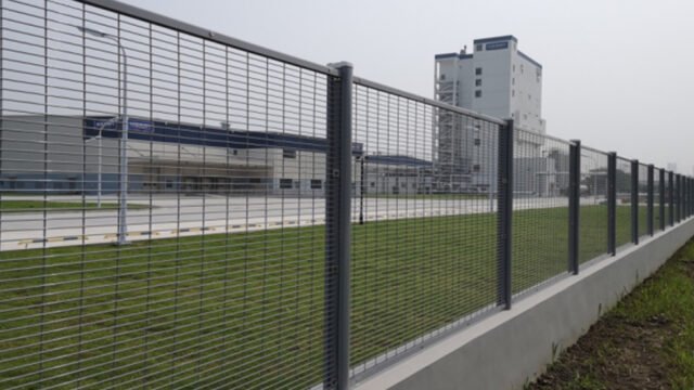 358 High density wire mesh fence